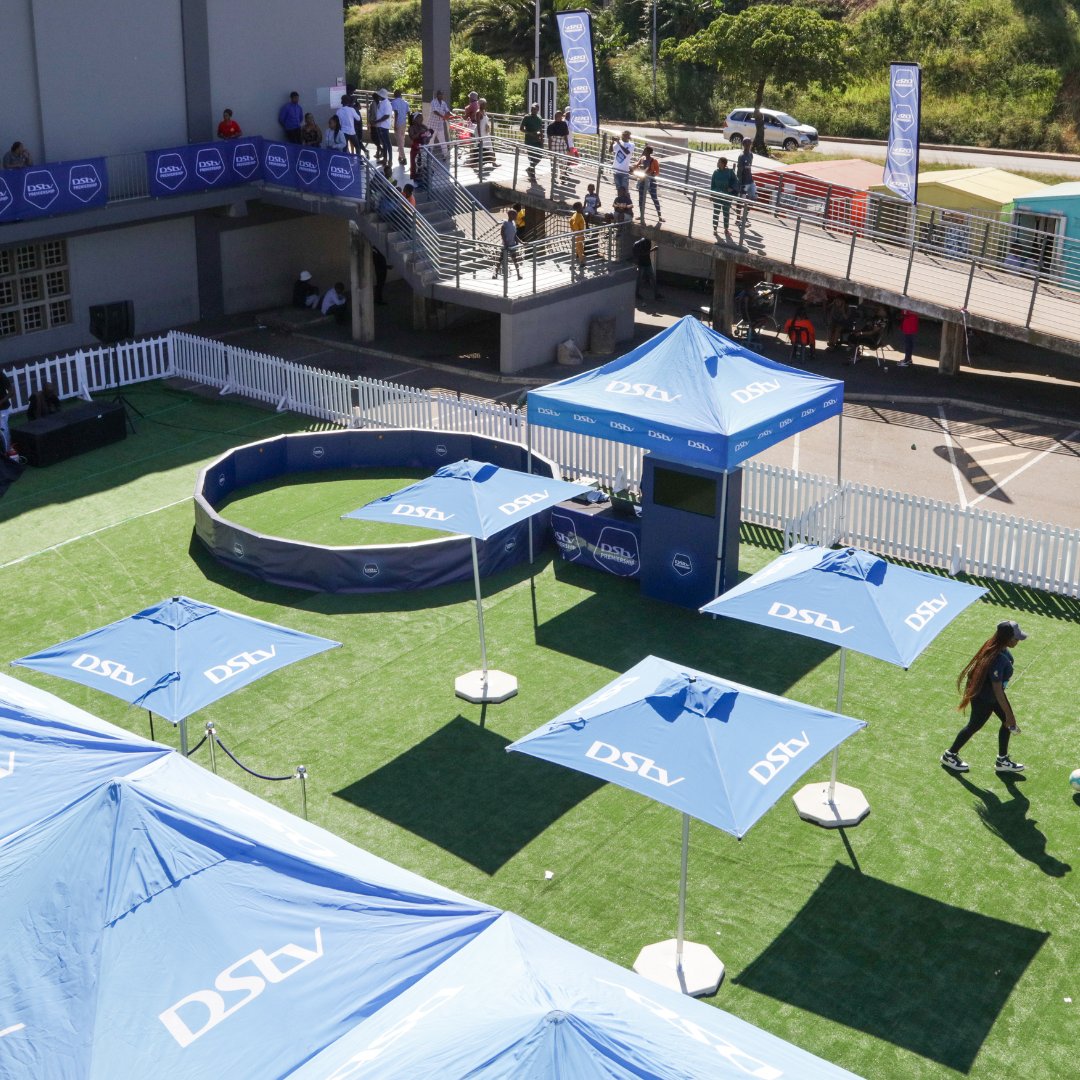 BabizeBonke_ZA's tweet photo. Ses’fikile KZN! We are live KwaMnyandu Shopping Centre - Come meet your favourite football legends, talent, and stand a chance to win awesome prizes just for being a part of the DStv family 🎁⚽️#MyPerfectMatchDayExperience https://t.co/6sEtO8UDu0