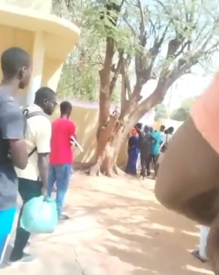 MoSalehsn's tweet image. 🛑À Mbour les jeunes ont envahit les commissions