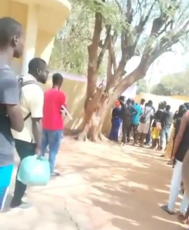 MoSalehsn's tweet image. 🛑À Mbour les jeunes ont envahit les commissions