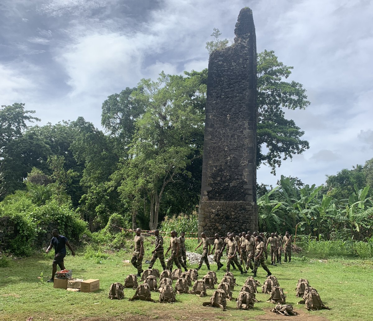 #LeSaviezVous | Servir au RSMA de Mayotte, c’est aussi découvrir son #patrimoineculturel et le protéger.
Au cours de leur formation culturelle et citoyenne, les jeunes mettent leur énergie au service de chantiers locaux : ici, la réhabilitation de l’usine sucrière d’Hajangoua.⤵️