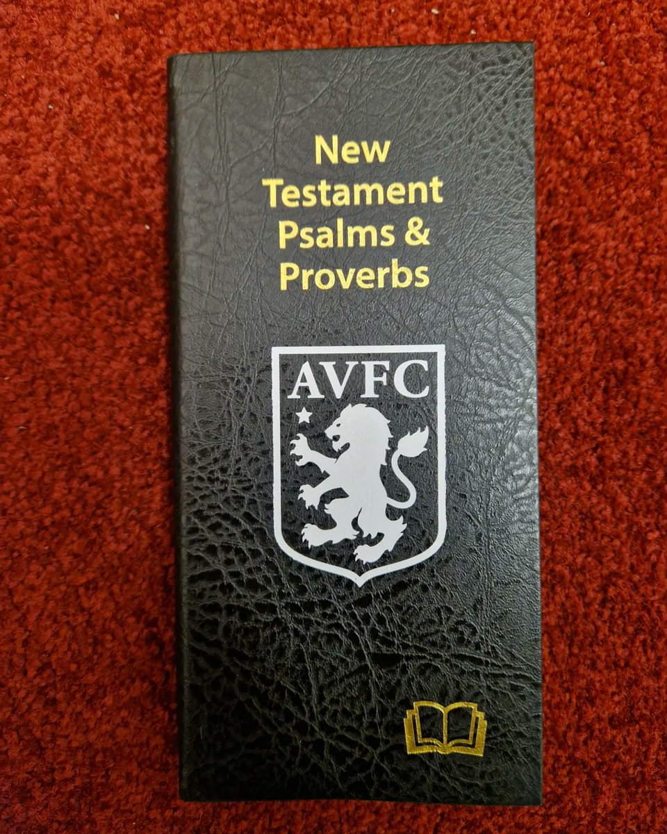 jonpgrant's tweet image. Hi Villa fans before the game on Sat you would be most welcome to pop into Aston Parish Church, take a look around and remember and celebrate the Easter story - Free hot cross buns and a limited supply of free Aston Villa bibles! @AandNCofE @AVFCFoundation @AVFCOfficial 💜💙🙏