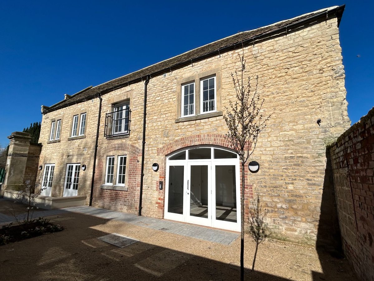 Blue skies and Spring sunshine as we welcome the first residents to their new homes at The Courtyard, Calne.

We have a number of properties still available ranging from 2 to 3 bedrooms ready to move in this Spring.

To find out more and to arrange a visit 
📞 01249782293