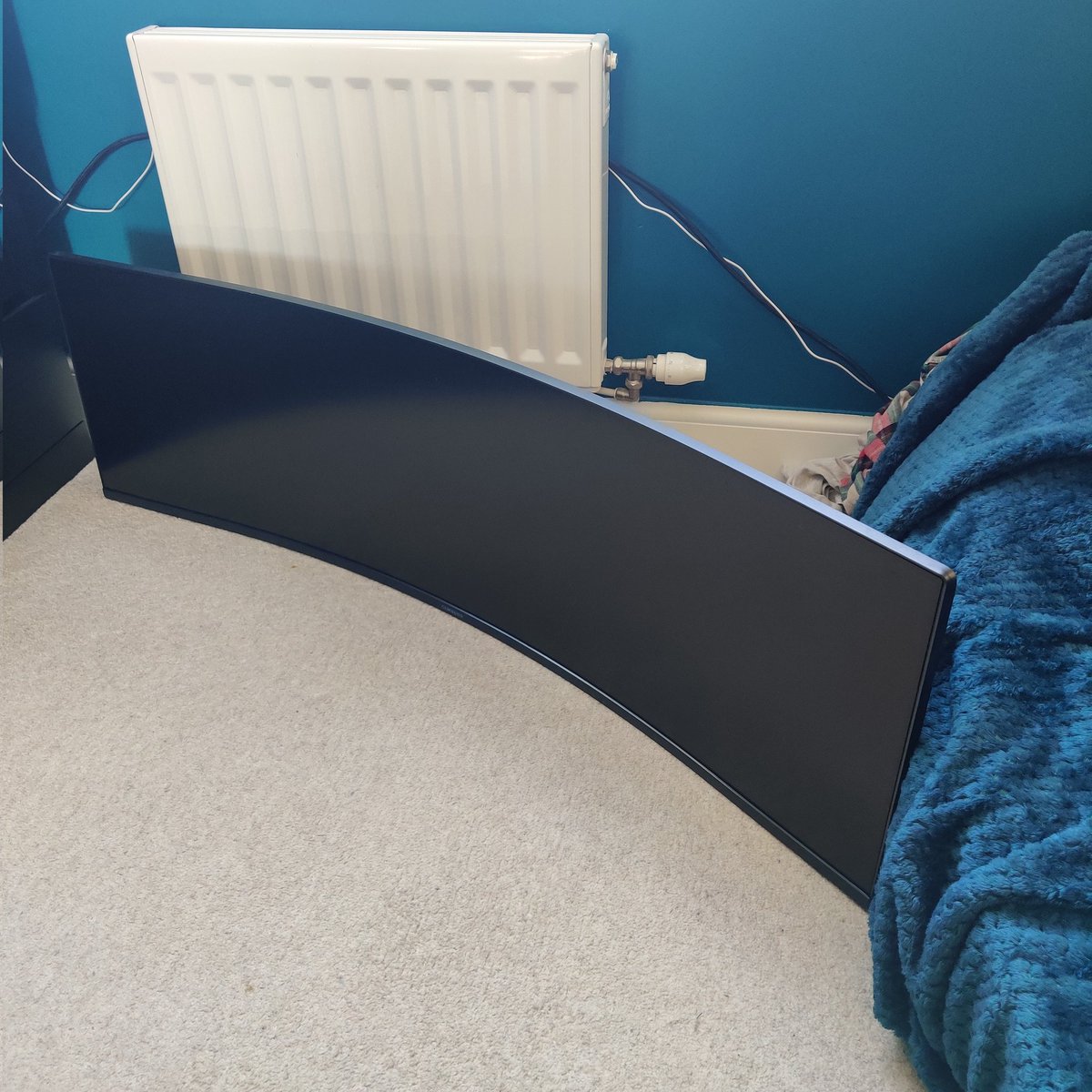 CloneKorp's tweet photo. 3 years in, and now my top floor smells like burnt plastic.

@SamsungUK surely this shouldn't be a thing?!?! https://t.co/2znoPMhFzx