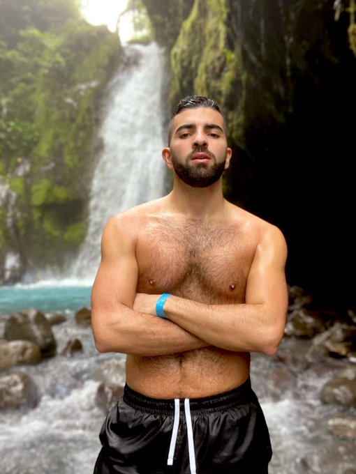 FtB0r60WAAAMP3A?format=jpg&name=small