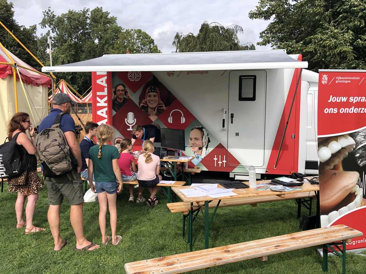 @SLG_UG will attend @icphs2023! I'll give an #icphs talk about our unique @univgroningen @FacultyofArtsUG mobile laboratory #SPRAAKLAB for data collection (also at festivals!). And @tejarebernik will present results of a 5-minute formant-adaptation experiment in Dutch children.