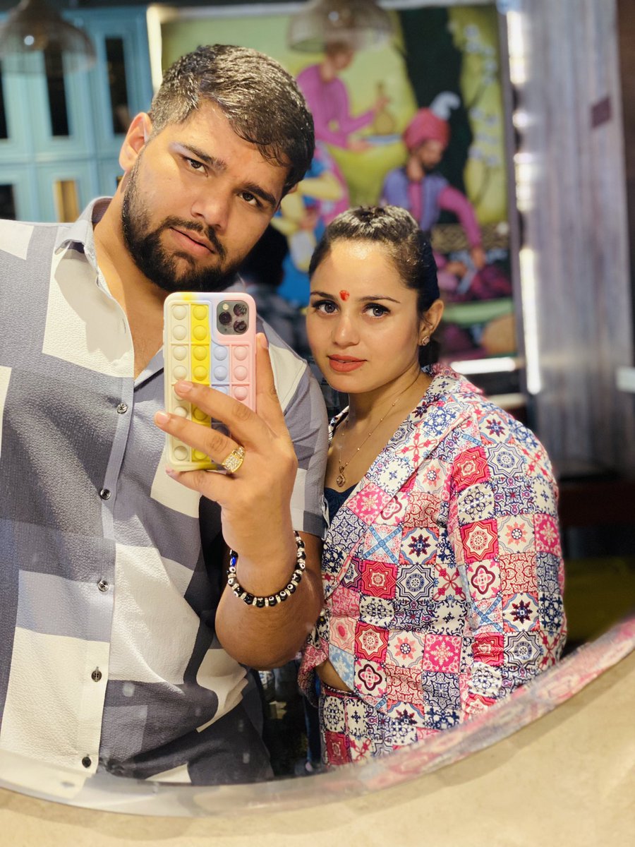 neenakakran's tweet photo. Life is the flower for which love is the honey.๐ฉ๐ปโโค๏ธโ๐จ๐ปโค๏ธ๐งฟ#love #Deepna #CoupleGoals #lifepartner #lifestyle https://t.co/4YFiXFxhUm