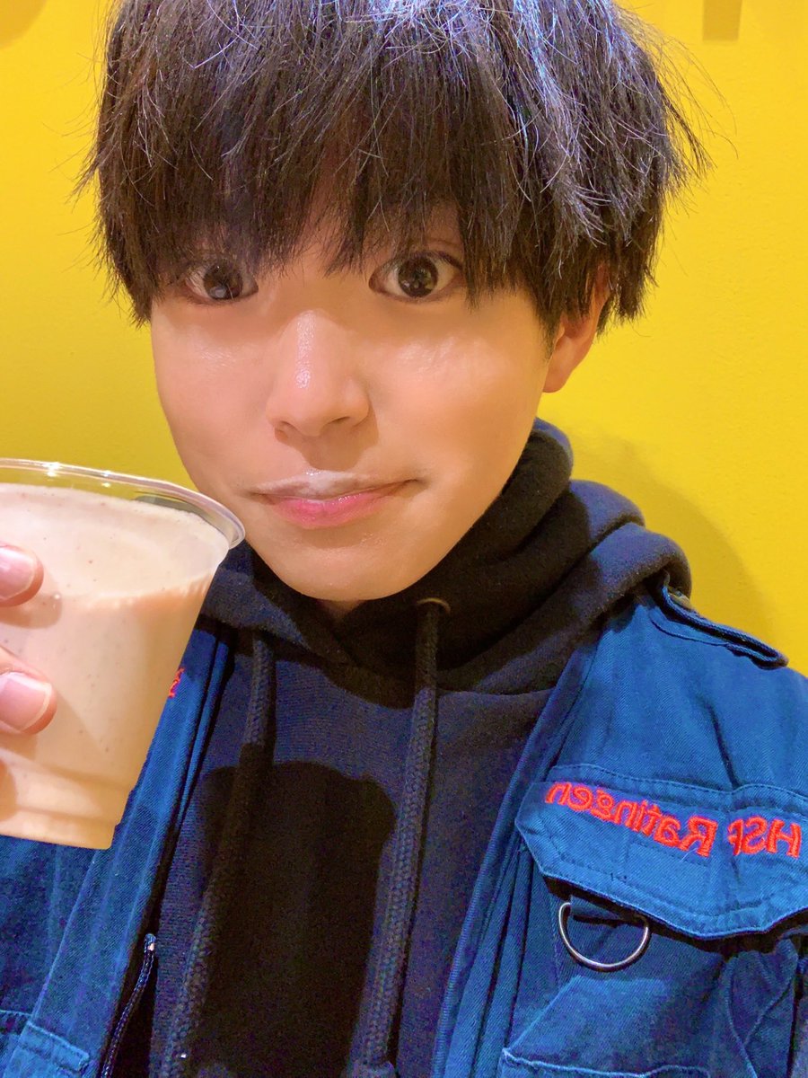 ninosuke0424's tweet photo. 本日は『バナナの神様3日目🍌』アルバイトでした✨

バナナとイチゴのスムージー飲みました🍌🍓うまうまでした😋

今日も来てくれた方ありがとう‼️
初めましても沢山出来て幸せです🥳 https://t.co/3TwQ5mQrVd