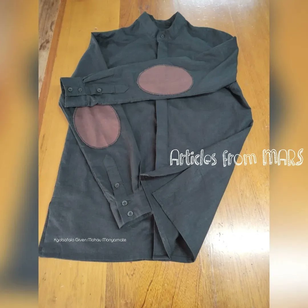 MARS_is_dope's tweet photo. Our first 'shipped' order✨:
Jozi to Bloem 🚛

Thanks to Dr. Munyaradzi of the University of Free State 🙏🏾. 

Linen shirts for a 40-50 years old working family man that offer flexibility in wear from office to social occasions. https://t.co/WdqfDX8x9G
