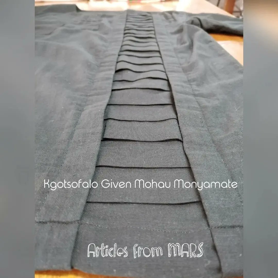 MARS_is_dope's tweet photo. Our first 'shipped' order✨:
Jozi to Bloem 🚛

Thanks to Dr. Munyaradzi of the University of Free State 🙏🏾. 

Linen shirts for a 40-50 years old working family man that offer flexibility in wear from office to social occasions. https://t.co/g05Cm0xww4