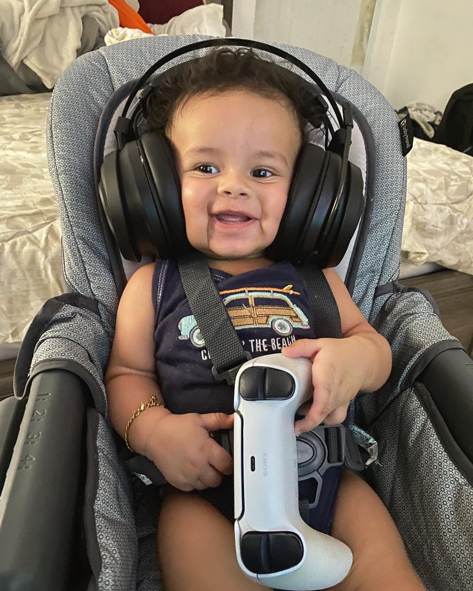 SenseiGaming08's tweet photo. Mmm nah ah! Little boy those are my stuff! 😂😂💙

Papá te ama mucho Matteo 💙 https://t.co/nSFKE2FL3X