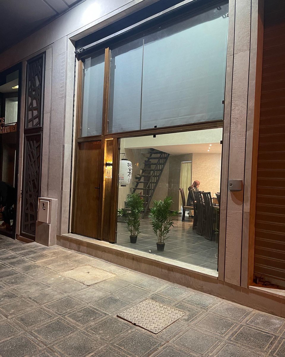 hazecro's tweet photo. 日本からはるか遠く、アフリカはモロッコ　フェズという地で本格お寿司屋さんを開業された横山さん

海外移住されて、海外でお店をされてる横山さんに会いに行くのも今回の旅の一つの目的でした！
お話もとても興味深かったし、いい刺激になりました！
ありがとうございました！ https://t.co/7xUbbtIB9x