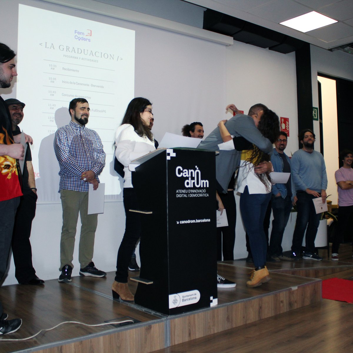 FactoriaF5's tweet photo. 🏆Ayer 40 coders celebraron su graduación tras finalizar la formación intensiva en Desarrollo web #FullStack en #Barcelona, ¡enhorabuena a tod@s!
Han sido 6 meses de mucho aprendizaje, capacidad y superación, motivación y unión entre tod@s y, por supuesto, ¡de crear y programar! https://t.co/k5Y5cg14tc