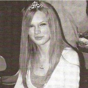 nobodynoswift's tweet photo. the girl on the right is my late friend Becky https://t.co/RTkG3yMY2c