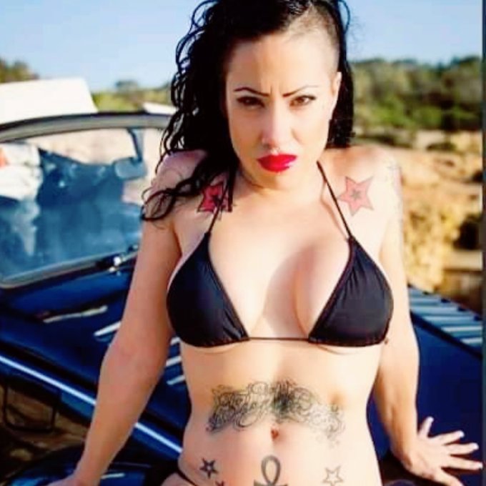 Sesi&oacute;n de fotos en Ibiza, la cara es culpa del jodido sol 🤣 https://t.co/dh5IZzalll<a href="/tag/seb2017"class="tags"><span>#seb2017</span></a>