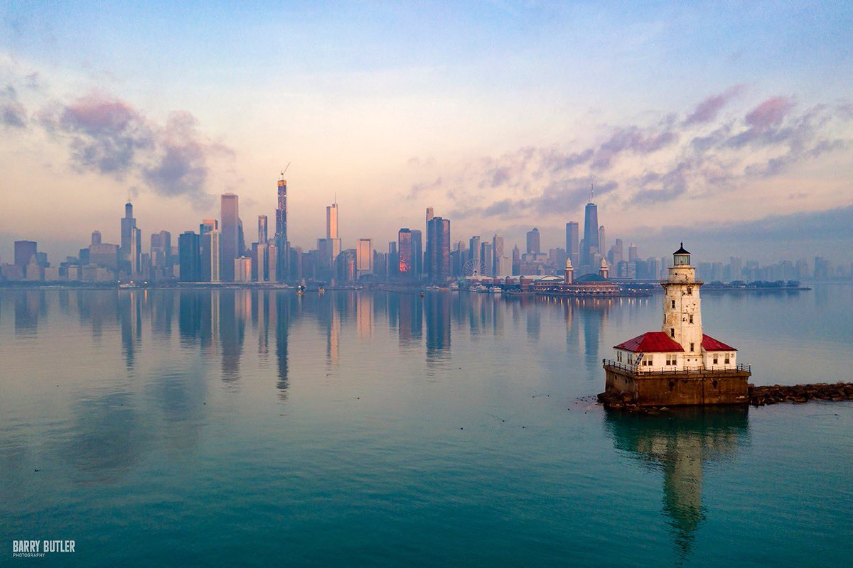 barrybutler9's tweet photo. Chicago on this day in 2019.   One of my favorite images I've captured of Chicago Harbor Lighthouse.  #chicago https://t.co/cn30vN3J2S https://t.co/0yVxlGWpxS