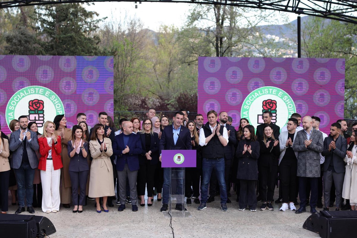 glindxhet_madhi's tweet photo. Përfshirja e rinisë ne listën e Keshillit Bashkiak të Tiranës vjen si vazhdimësi e të gjithë politikave rinore  në qytetin tonë.
Sot PS ka në listën e saj më shumë se 40% të rinj që vijnë nga forumi rinor dhe shoqëria civile. https://t.co/VaVohgrIg4