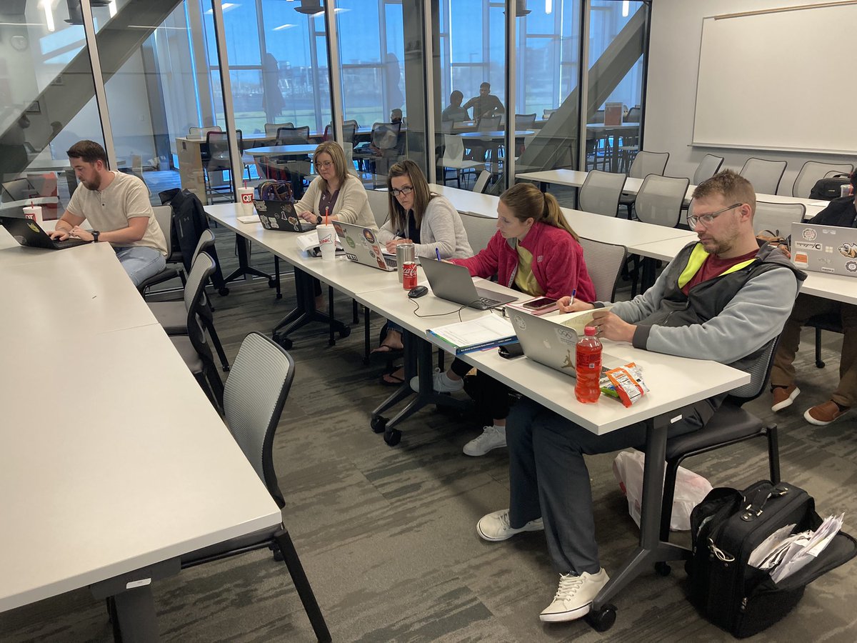 BryanMcDonaldPD's tweet image. A night in Data Analysis class practicing an interview question and looking at different types of data from a school. #ucmoedlead