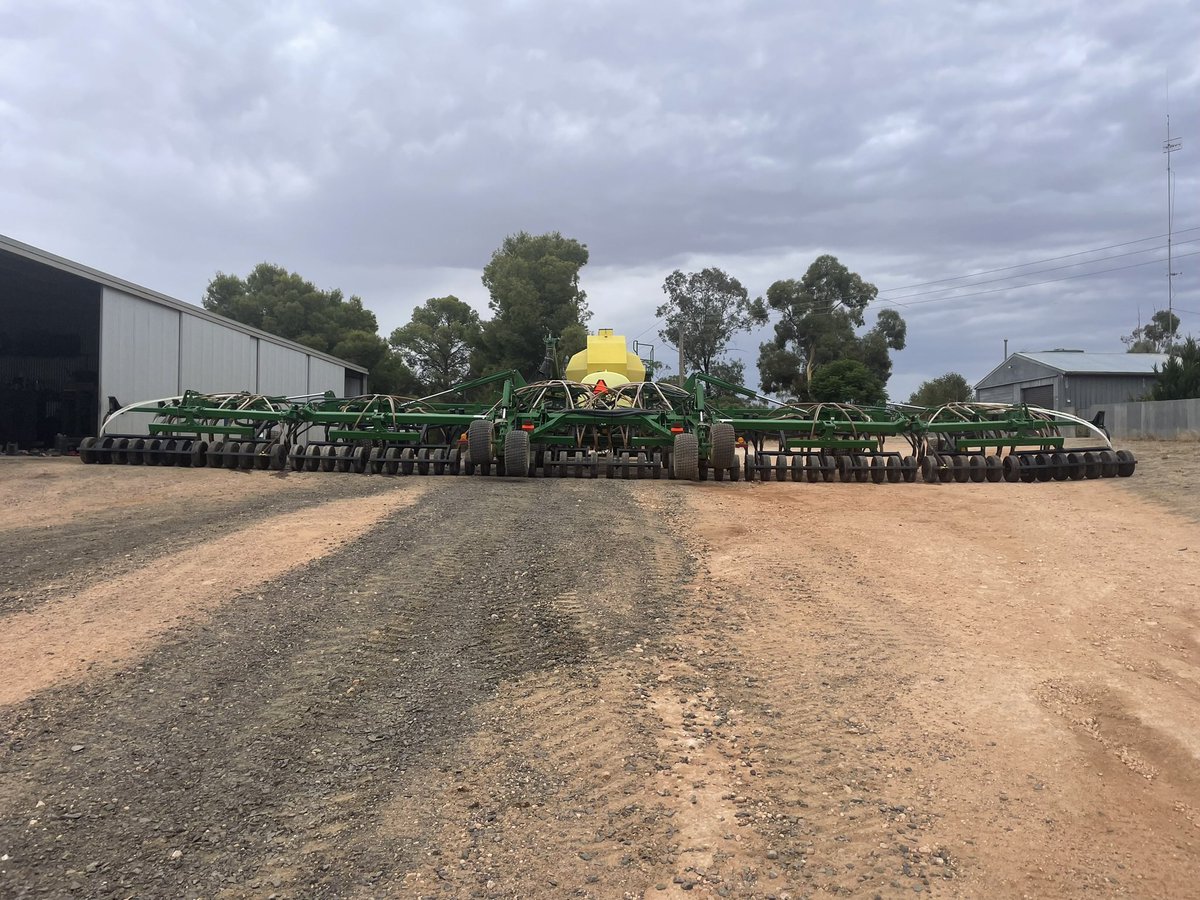 Little stretch here and there. And we have a 70ft 1830.
<a href="/JohnDeere/">John Deere USA</a> <a href="/HaeuslerGroup/">Haeusler's</a> 👨🏻‍🏭🚜💨🌧️🌱 🌾