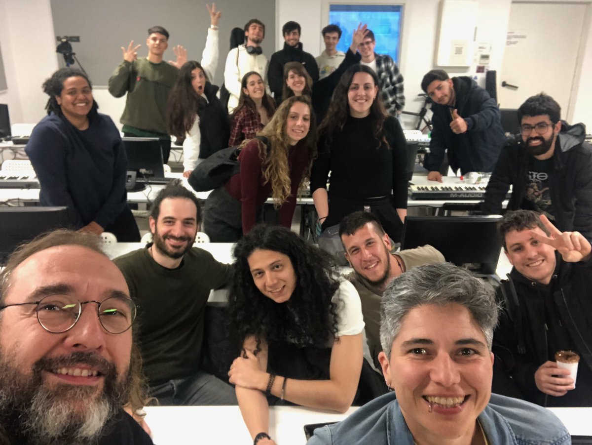 <a href="/tallerdemusics/">Taller de Músics</a> Aquest taller es va dur a terme aquest cap de setmana! 🙎
 
Hi van assistir els co-coordinadors del festival, <a href="/carlesllacer75/">carlesllacer</a> i <a href="/HacheRetamar/">Hache Retamar ®</a> , així com el coordinador del <a href="/CulturaVivaBcn/">Cultura Viva</a> , <a href="/timbaler73/">Eduard Arderiu</a> 🕢