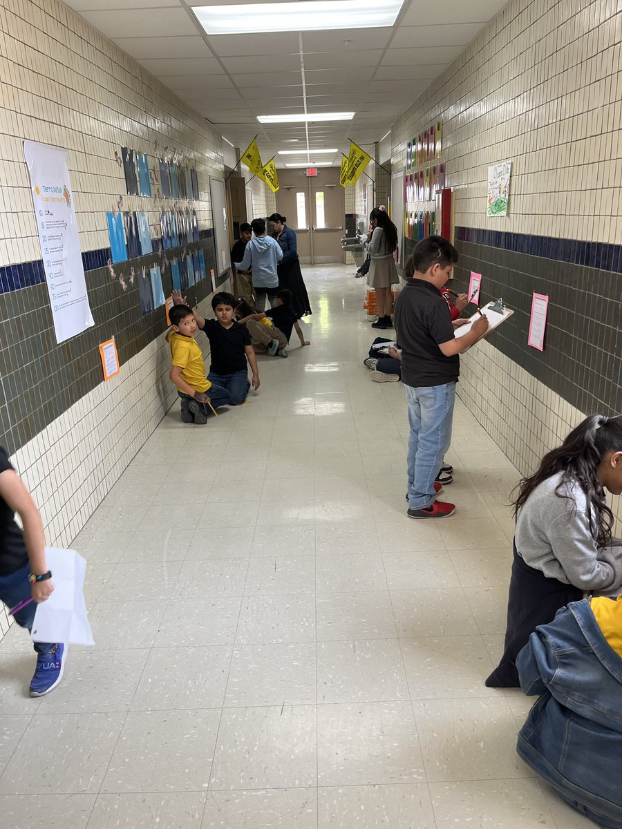 pasesherrera's tweet photo. Extended learning for our 3rd grade Sundancers along with pizza, golf, and bowling. It was so much fun ❤️☀️. @TierraDelSol_ES @Jones_YISD @_ohhperlaa https://t.co/PH3GGmGjFt