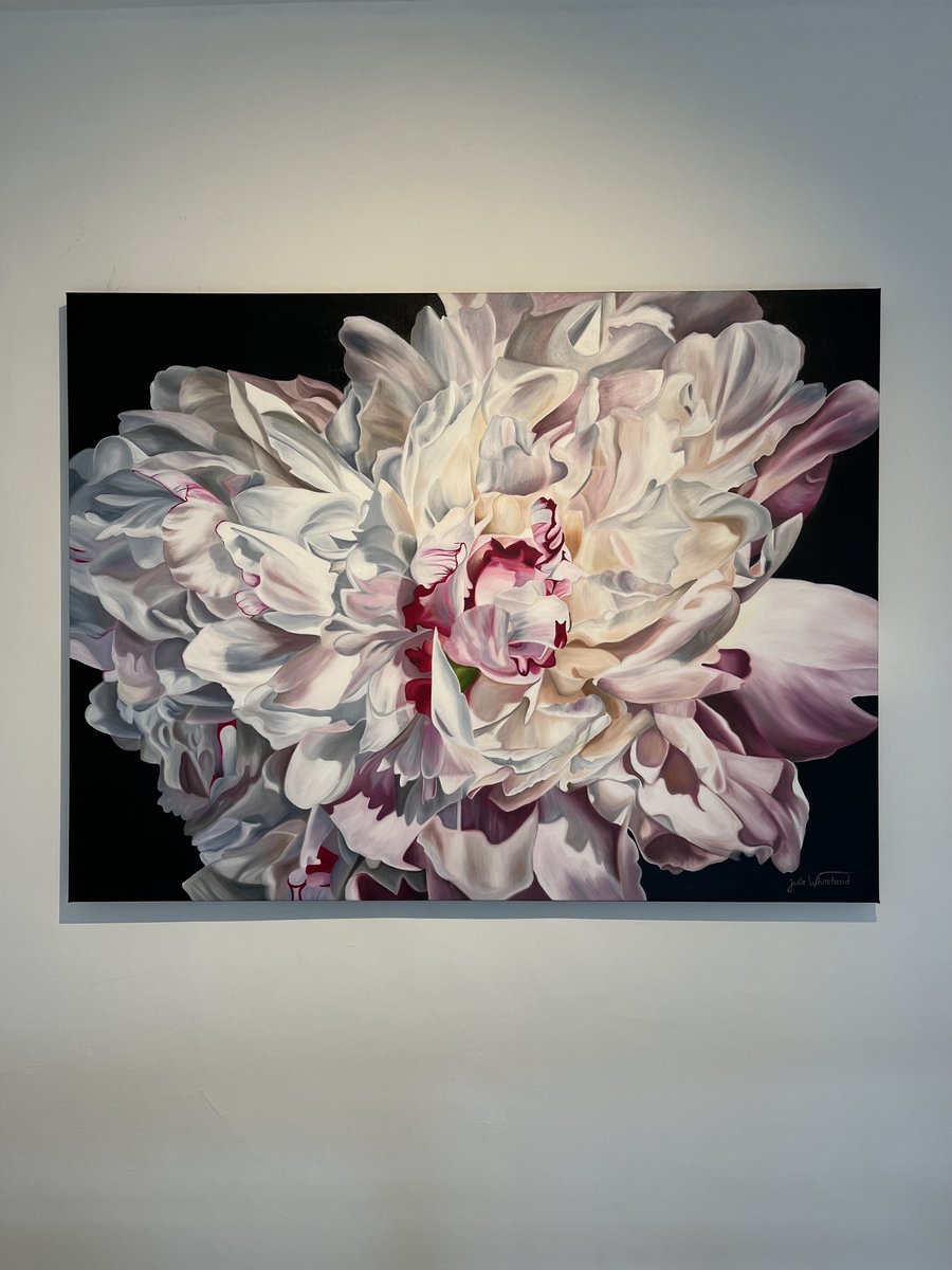 SignetArt's tweet photo. Hop by the gallery this Easter Weekend to discover the works in our Spring Exhibition, including this exquisite piece by @juliewhitehead which depicts the star of the show during this season - a pretty peony! #easterweekend #floralpainting #springday #peony https://t.co/hkspLdqnQh