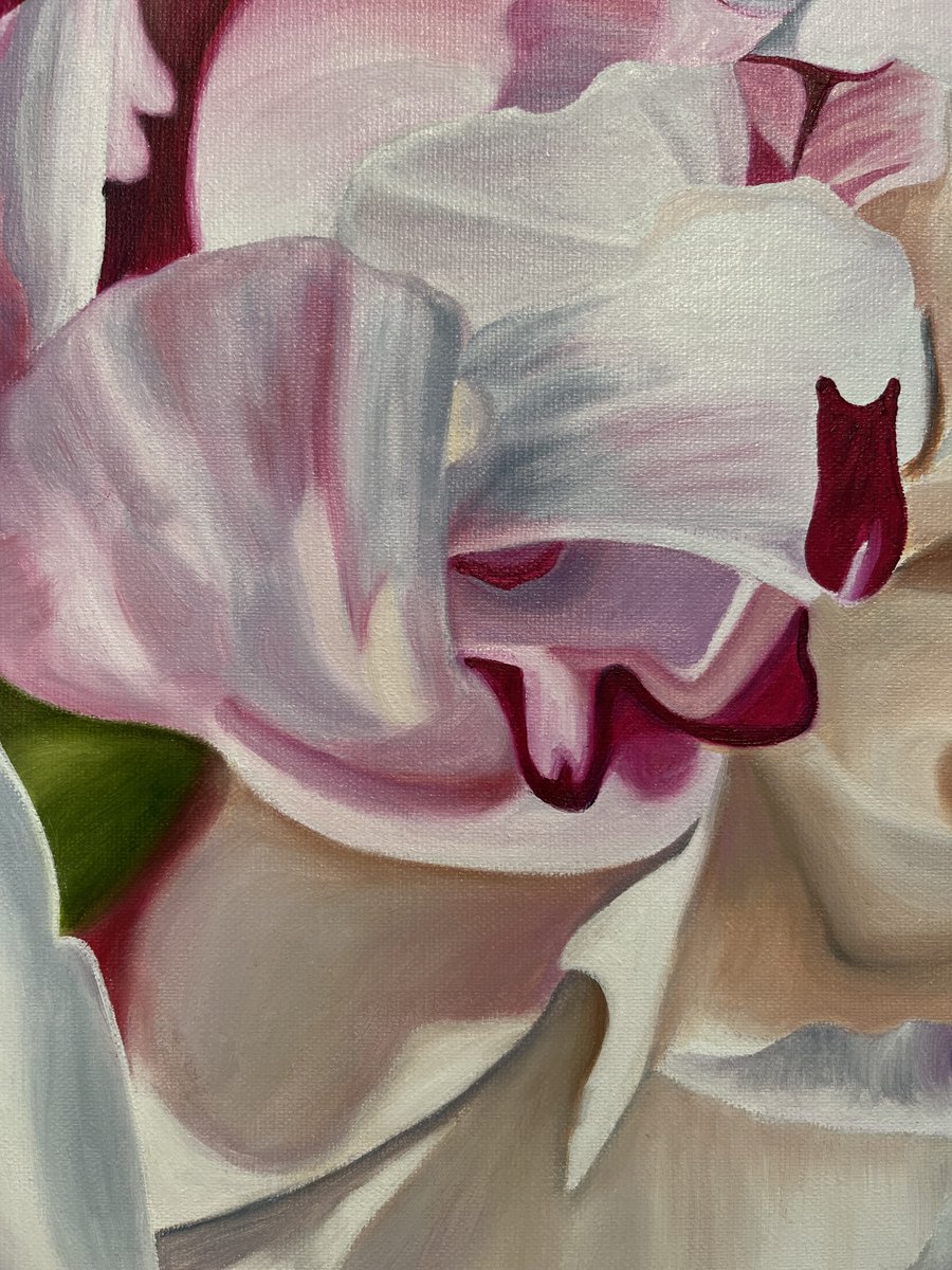 Hop by the gallery this Easter Weekend to discover the works in our Spring Exhibition, including this exquisite piece by <a href="/juliewhitehead/">Julie whitehead</a> which depicts the star of the show during this season - a pretty peony! #easterweekend #floralpainting #springday #peony