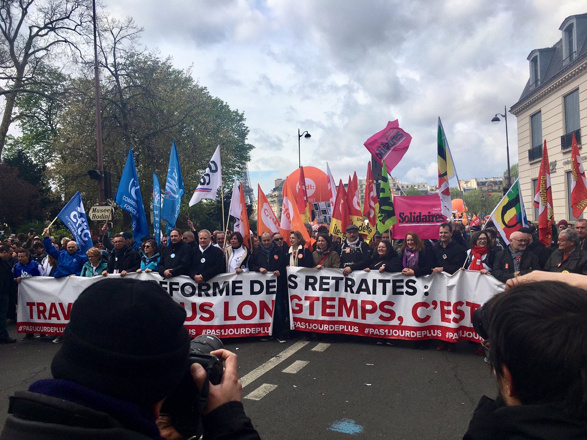 Toujours aussi mobilisés contre les 64 ans. Déterminés et responsables. Nous sommes encore très nombreux dans la rue. Ce sont ces voix que le gouvernement doit écouter. Celles en lien direct avec le monde du travail. #64ansCestNon