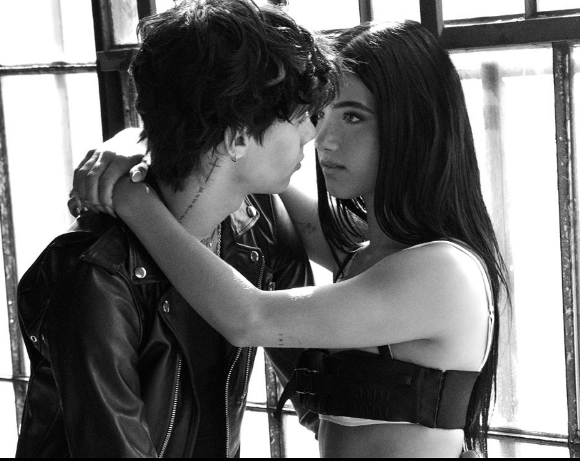 sara-fan-acc-on-twitter-charli-these-photos-are-crazy-amazing-oh-my