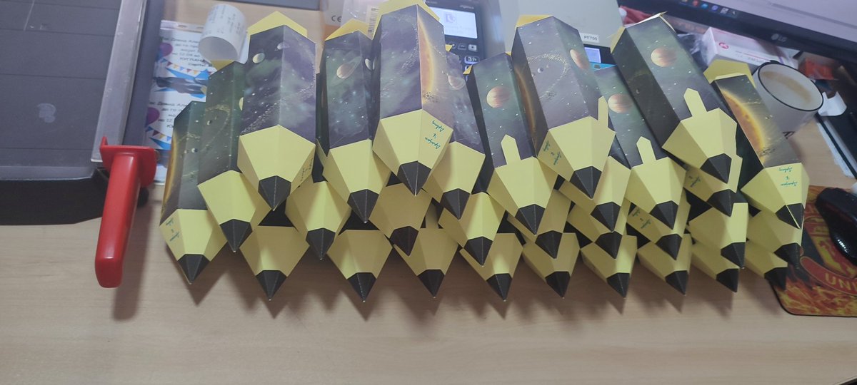 Ако ви требаат покани, хартиени торти, персонализирани чоколатца за да ги почастите другарчињата на вашите дечиња во училиште или градинка слободно може да се обратите во дм, ќе се договориме лесно ☺️❤️