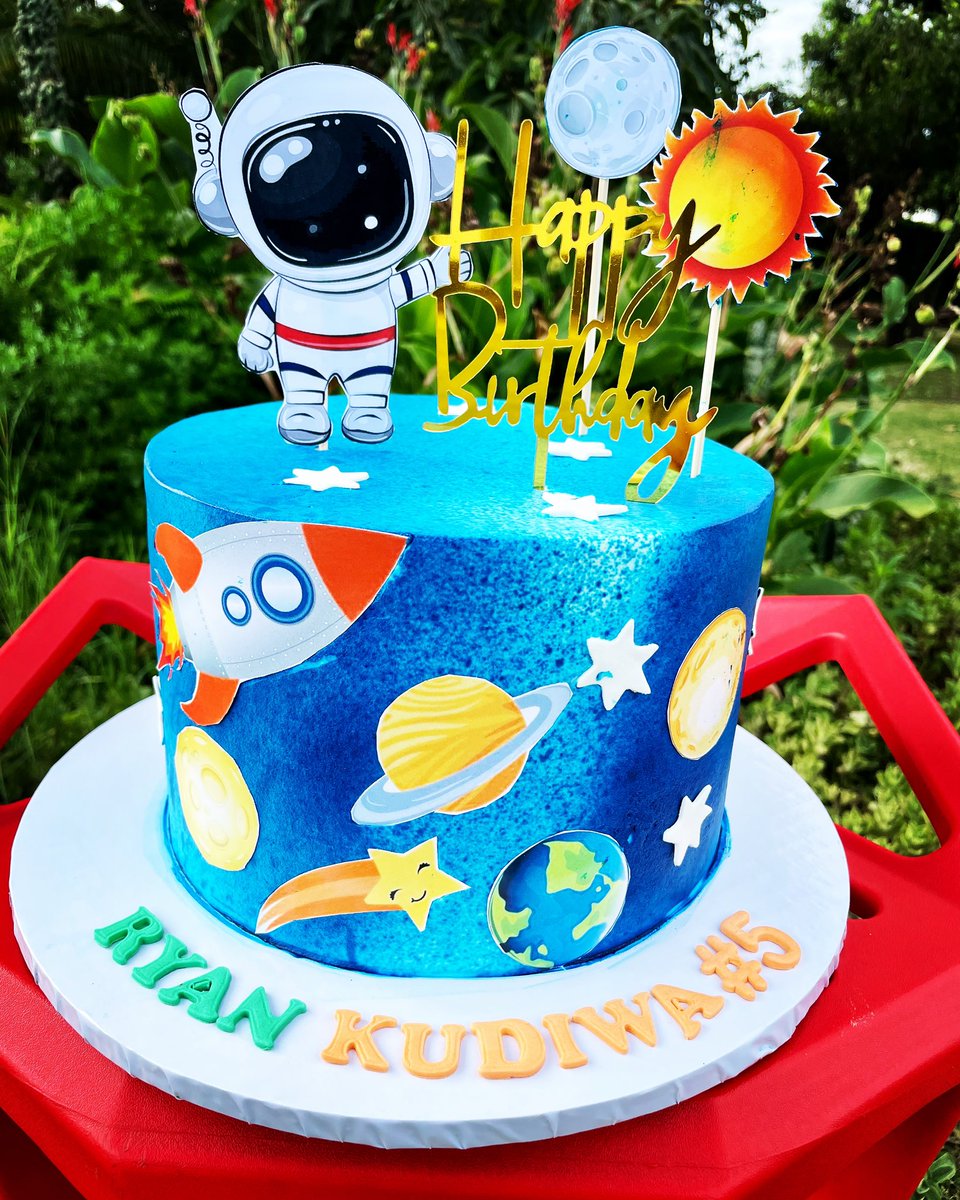 Explorers of the cake galaxy🌏💫🪐✨☄️🧑🏼‍🚀

#designcakestalent #thatwarmfuzzyfeeling #party #patisserie #cakelover #zimbaker #hararebaker #fyp #cakesforkids #explorerthemedcakes #cakesfortwitter #comedinewithme #sweettooth #fyp #cakedecorating