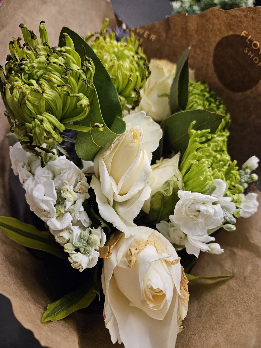 lilmssquirrel's tweet photo. I received bereavement flowers sent from @marksandspencer. Nice touch sending dead flowers to someone who is bereaved. And poor customer service when I dared to provide feedback. One more M&amp;S customer lost https://t.co/DA2DjIQxwb