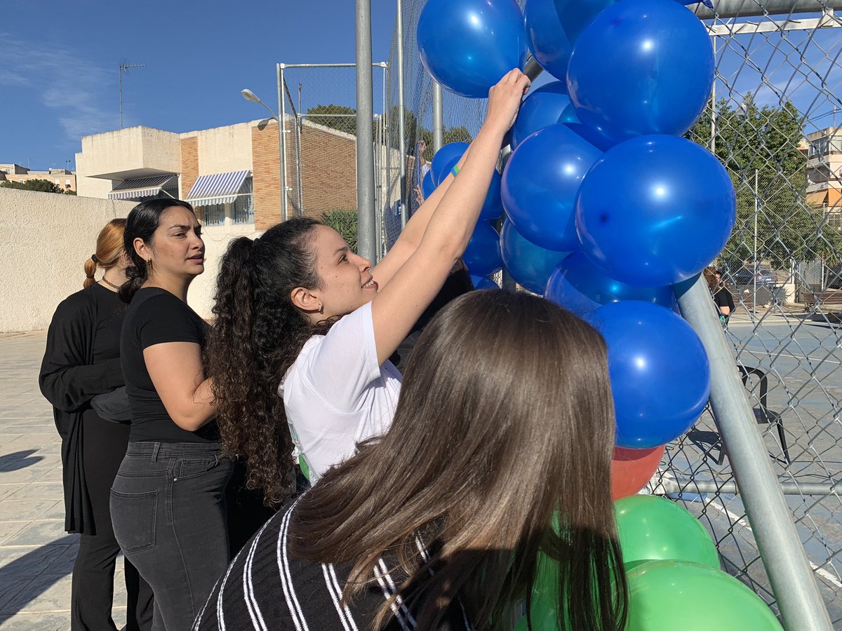 gitanos_org_ALI's tweet photo. 💙❤️💚
Todo listo para celebrar un nuevo #8deAbril #DiaPuebloGitano
—
Os esperamos en las pistas deportivas de JuanXXIII a partir de las 10.30 con muchas actividades para grandes y pequeños
💙❤️💚 https://t.co/yc8qYWufh0