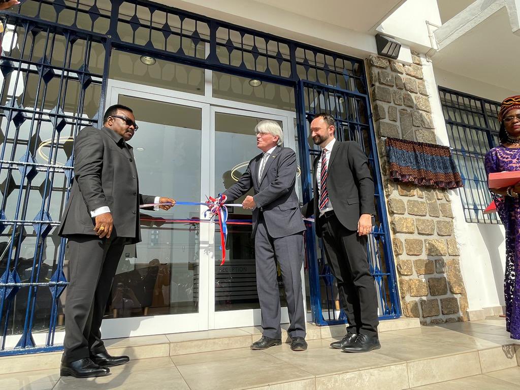 AndrewmitchMP's tweet photo. The UK-Cameroon relationship continues to go from strength to strength. It was my honour to be joined by His Excellency, Felix Mbayu to reopen the British High Commission in #Yaoundé. A symbol of the reenergised and reinvigorated partnership between our two countries 🇬🇧🇨🇲 https://t.co/dWWkQ8SPZF