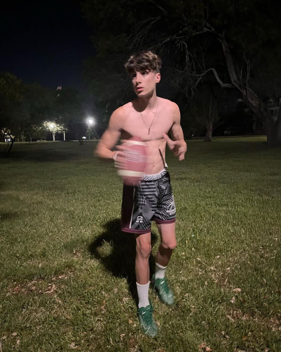 CelebBoys tweet media