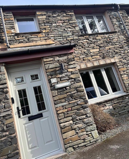 residence9's tweet photo. Residence 9 outperforms many other systems with sophisticated design, innovation and technological advancements. To find out more visit https://t.co/JxsI0LCqw4

Installation by @mcdermottwindow 

#Installer #fabricator #architect #R9 #residence9 #painswick #uvalues https://t.co/QvXDCBWOyl