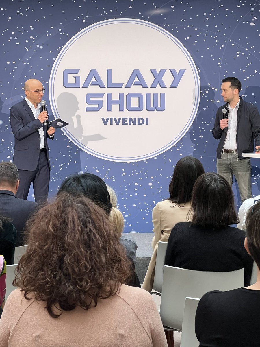 Irbas's tweet photo. @PrismaMedia & @PrismaMediaS bien représentés au #GalaxyShow pour parler de la responsabilité et de l’engagement du leader de la presse magazine et de sa régie dans la #RSE. On écoute #JulienDavid accueilli par @EYKessler ! 🎤 #GalaxyShow by @vivendi https://t.co/KGOtRxtNHW