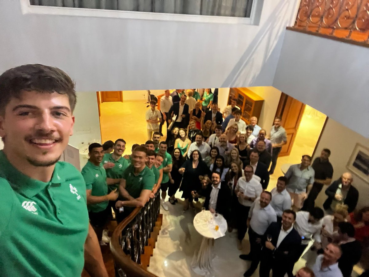 IEAmbSingapore's tweet image. Great to welcome @TritonLake @IrishRugby Men’s Sevens team to Singapore. Thanks so much for joining us for a fundraiser for The Ireland Funds Singapore and best of luck this weekend! #wefie #TeamofUs #RedDotGreenDot