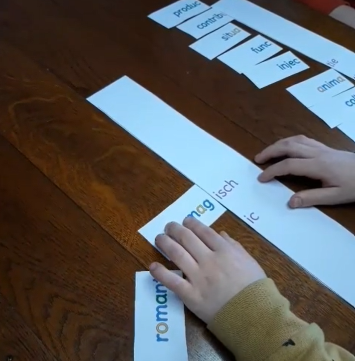 ingeverloop's tweet photo. Samen ontdekken welke Engelse woorden je allemaal al kent en ondertussen oefenen met Nederlandse spelling. #HB #Thuiszitters #spelendleren #Magic https://t.co/dkUz5A8IXw https://t.co/9LU0olbDRH