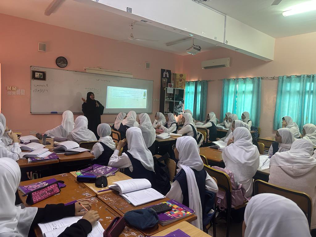 edugovbur7128's tweet image. #timss 
في إطار الإستعداد للاختبارات الدولية TIMSS 2023 قامت مديرة المدرسة الأستاذة /نورة النعيمية مع المعلمات الأوائل لمادة الرياضيات والعلوم بتقديم محاضرة توعوية لطالبات الصف الثامن (٤) وذلك لرفع معناوياتهم وتشجيعهم للاستعداد للاختبارات الدولية الاسبوع القادم.