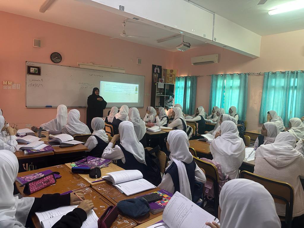 edugovbur7128's tweet image. #timss 
في إطار الإستعداد للاختبارات الدولية TIMSS 2023 قامت مديرة المدرسة الأستاذة /نورة النعيمية مع المعلمات الأوائل لمادة الرياضيات والعلوم بتقديم محاضرة توعوية لطالبات الصف الثامن (٤) وذلك لرفع معناوياتهم وتشجيعهم للاستعداد للاختبارات الدولية الاسبوع القادم.