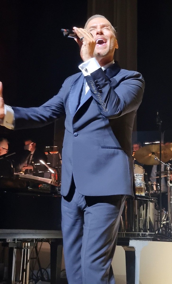 symroboticfi's tweet photo. And .... Breathe!! This Man Is Beyond Measure!!
.
😀👏🏻🎤🎶💯✨️🎶💛🎶✨️🔥🎶🎸👏🏻😘
.
@MattGoss #FeelingGood #MGTour2023 #AnExperienceNotToBeMissed #BirminghamSyphonyHall
.
https://t.co/nApKGOqoYQ https://t.co/wlvy1ik3CL