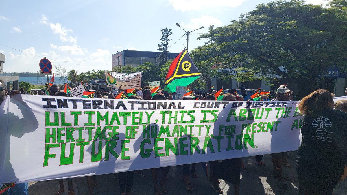 MelanesianWomen's tweet photo. Vanuatu celebrated its historic win at the United Nations General Assembly with the adoption of a Resolution on Climate Change and Human Rights through a UN ICJ Climate Victory campaign. This victory was marked with a celebration and a victory parade.
Photo @NewsroomVbtc https://t.co/drK6ep9KEZ