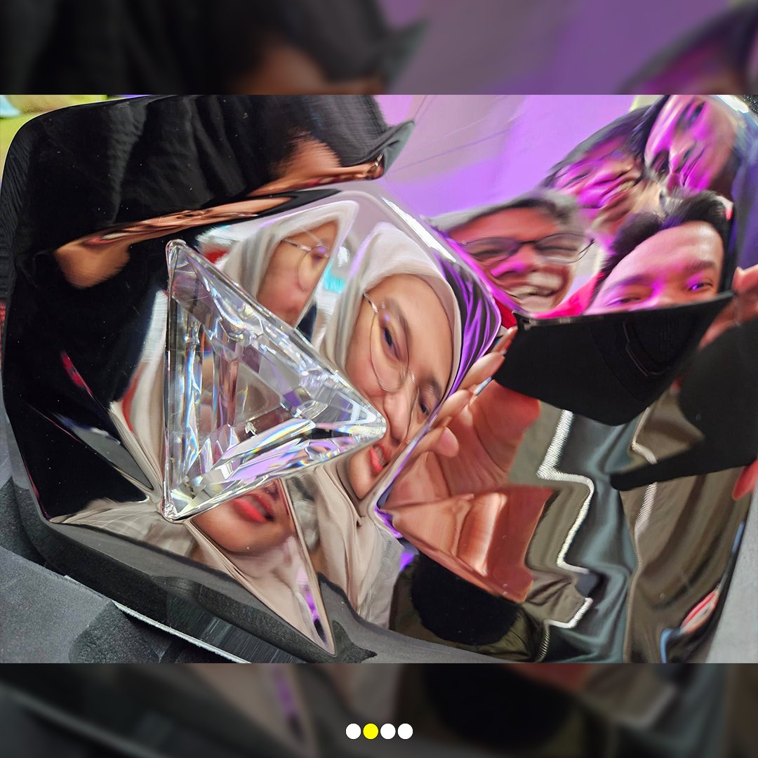 BoBoiBoy's tweet photo. Alhamdulillah. Diamond button dari YouTube dah sampai! 💎🎉 - CEO Monsta, Nizam Razak
---
#Monsta #MonstaChannel https://t.co/HxQ1QWep8k