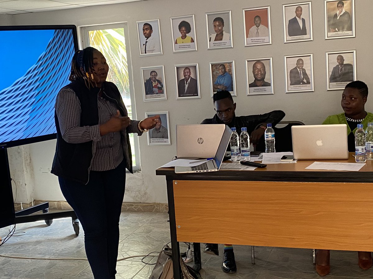 MwanasikanaW's tweet photo. #ZIMSETINCEPTION
Respect Tsvanhu from FACET is giving a presentation on the GEAR Alliance and the SET Project ,she says “We discovered that there is power in numbers,this why the #GEARALLIANCE exists in tackling SRHR issues. @SAYWHATOrg @amplifyfund @MARTHOLANAH https://t.co/BNG2I033KO