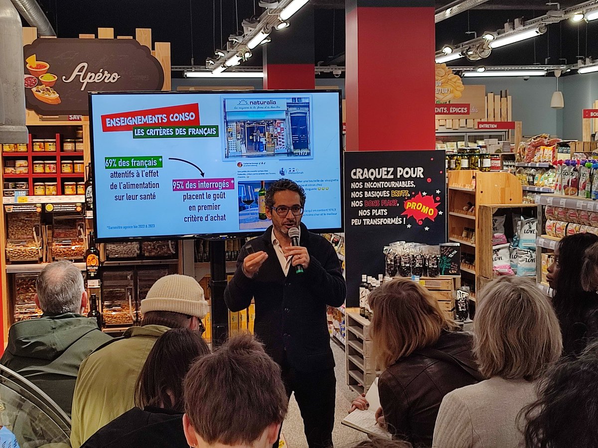 Republik_RETAIL's tweet photo. @allon_zeitoun annonce que @_NATURALIA se repositionne sur la santé et le goût. L'enseigne veut devenir le label pr les consommateurs qui garantie des produits sains. Pas forcément bio, ms respectueux de la santé (sans nitrite, sans perturbateurs endocriniens, sans pesticides). https://t.co/nuIe0O7gr1