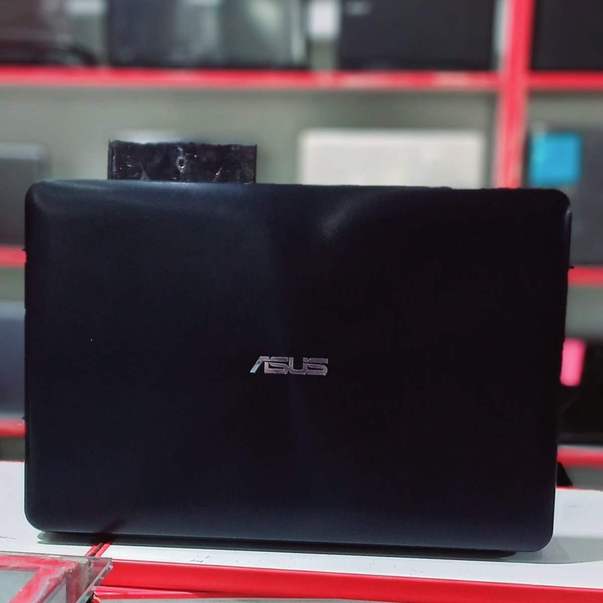 ITZONEELCTRONIC's tweet image. ASUS X555U Laptop 
Gaming Laptop 
Core i5 6th Generation Laptop 
8gb Ram 
256gb SSD Storage 
2GB GPU
Contact 0326 5974741 
#asus #itzoneelectronics #asuslaptop #Laptop #6thgeneration #gaminglaptop #asusgaming