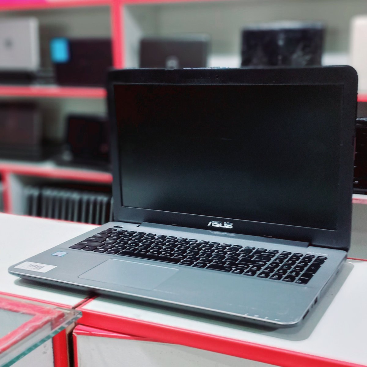 ITZONEELCTRONIC's tweet image. ASUS X555U Laptop 
Gaming Laptop 
Core i5 6th Generation Laptop 
8gb Ram 
256gb SSD Storage 
2GB GPU
Contact 0326 5974741 
#asus #itzoneelectronics #asuslaptop #Laptop #6thgeneration #gaminglaptop #asusgaming