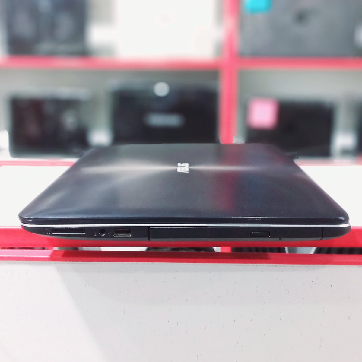 ITZONEELCTRONIC's tweet image. ASUS X555U Laptop 
Gaming Laptop 
Core i5 6th Generation Laptop 
8gb Ram 
256gb SSD Storage 
2GB GPU
Contact 0326 5974741 
#asus #itzoneelectronics #asuslaptop #Laptop #6thgeneration #gaminglaptop #asusgaming