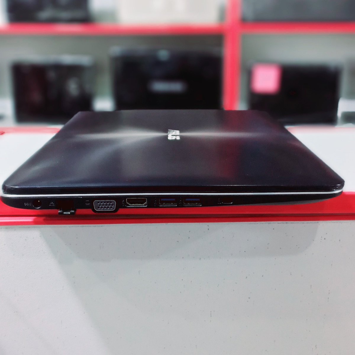 ITZONEELCTRONIC's tweet image. ASUS X555U Laptop 
Gaming Laptop 
Core i5 6th Generation Laptop 
8gb Ram 
256gb SSD Storage 
2GB GPU
Contact 0326 5974741 
#asus #itzoneelectronics #asuslaptop #Laptop #6thgeneration #gaminglaptop #asusgaming