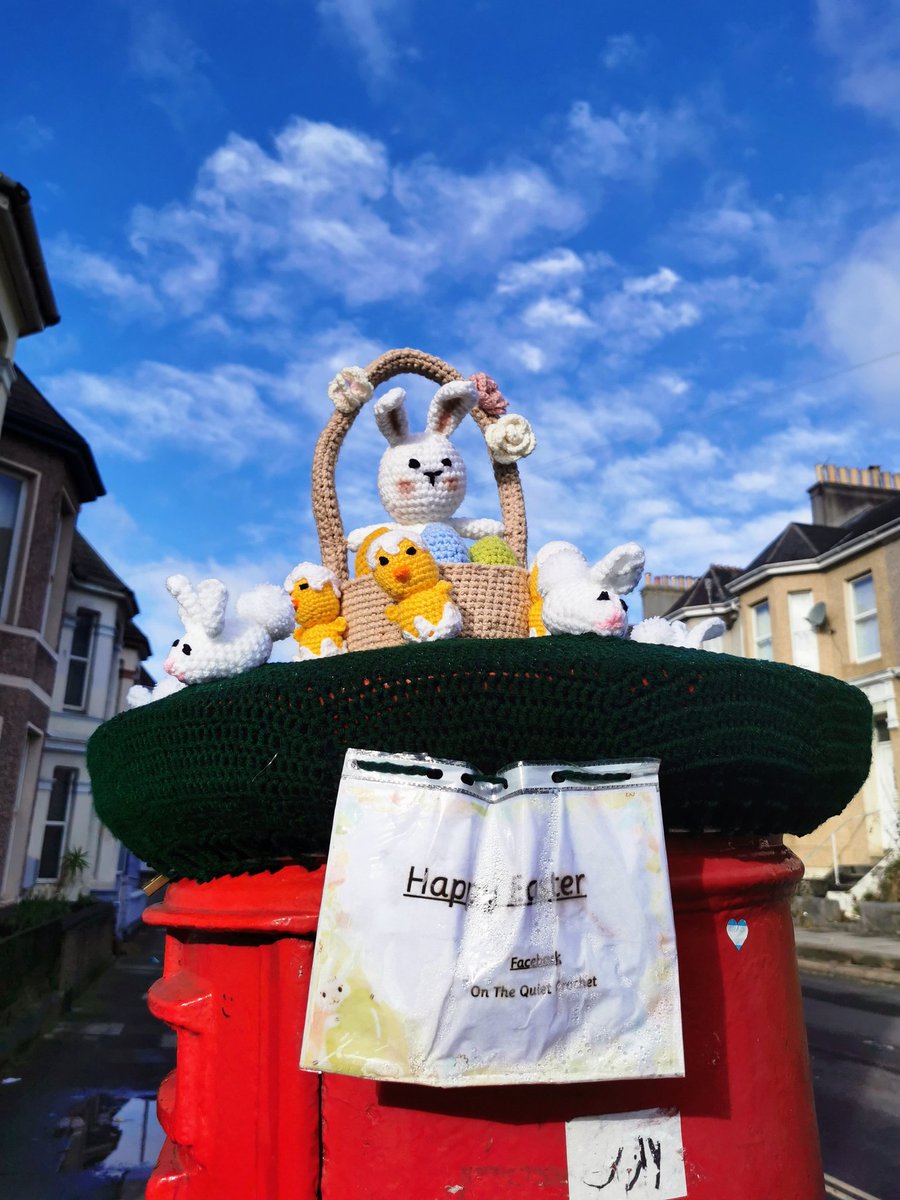 The Beaumont Road yarn bombers never fail to impress #OnTheQuietCrochet #YarnBombers #knitting #BeaumontRoad #Plymouth 🧶🐣🐰
